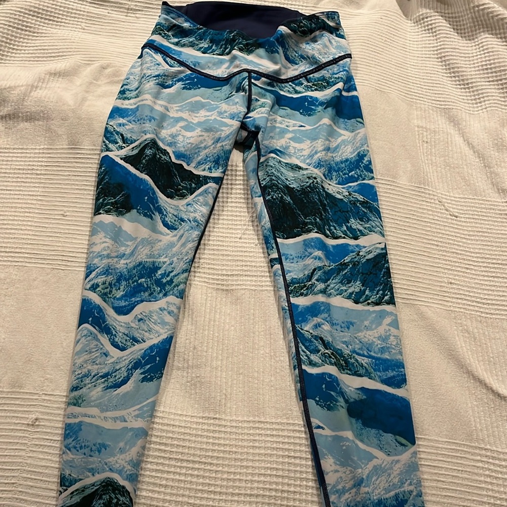Oiselle Reversible Bird Hug Tights - size 6